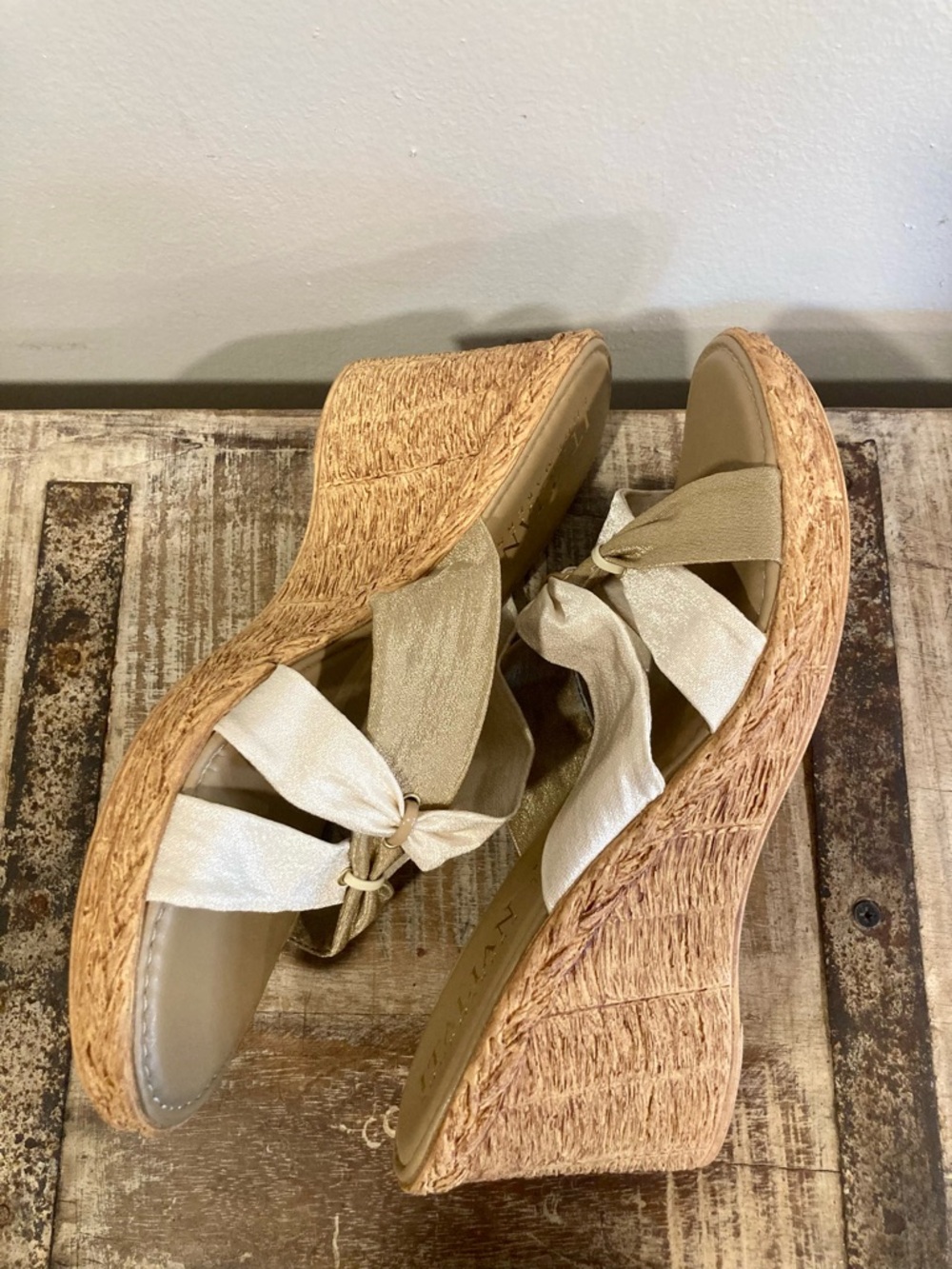 Sz 10 Wedge Sandals Italian  Shimmery Beige And Gold - Picture 7 of 13
